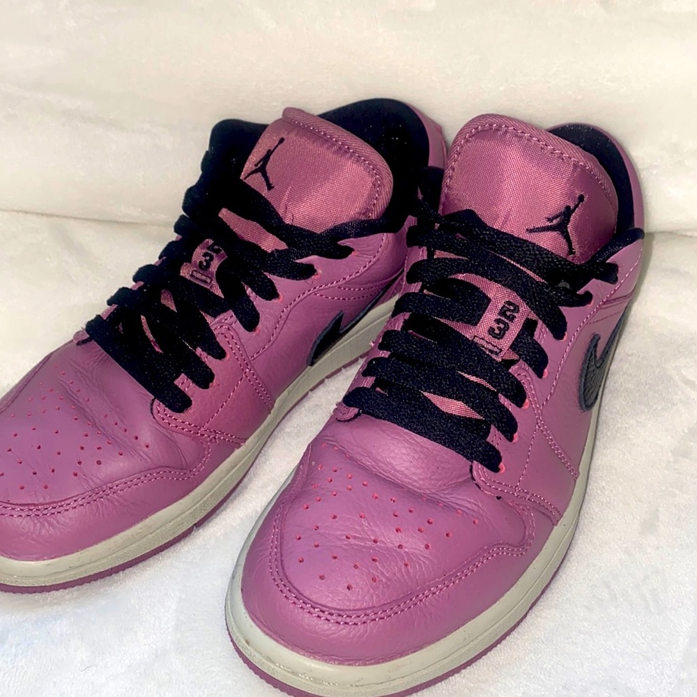 Air Jordan 1 Low Light Mulberry Sneakers